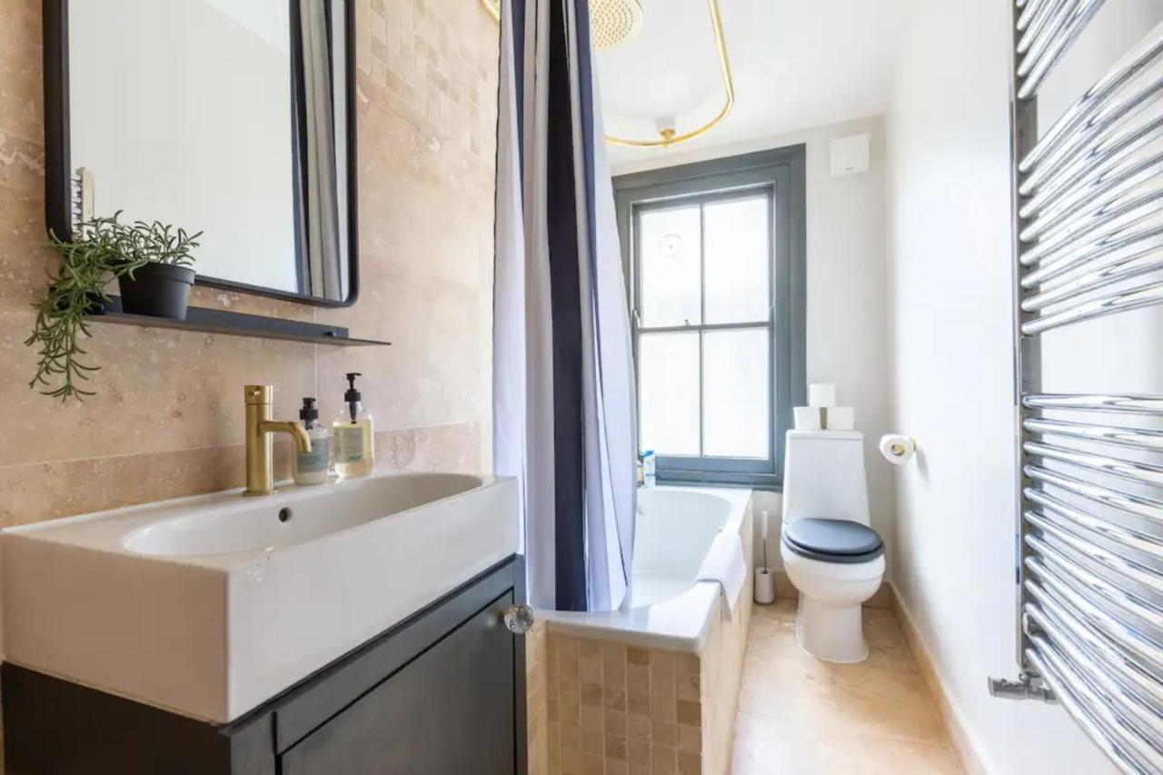 Luxuriously Designed 3 Bedroom Apartment In Clapham Лондон Экстерьер фото